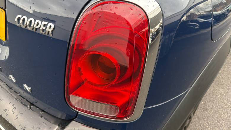 MINI Countryman 1.5 Cooper 5dr Auto [Chili/Nav+ Pack] Petrol Hatchback